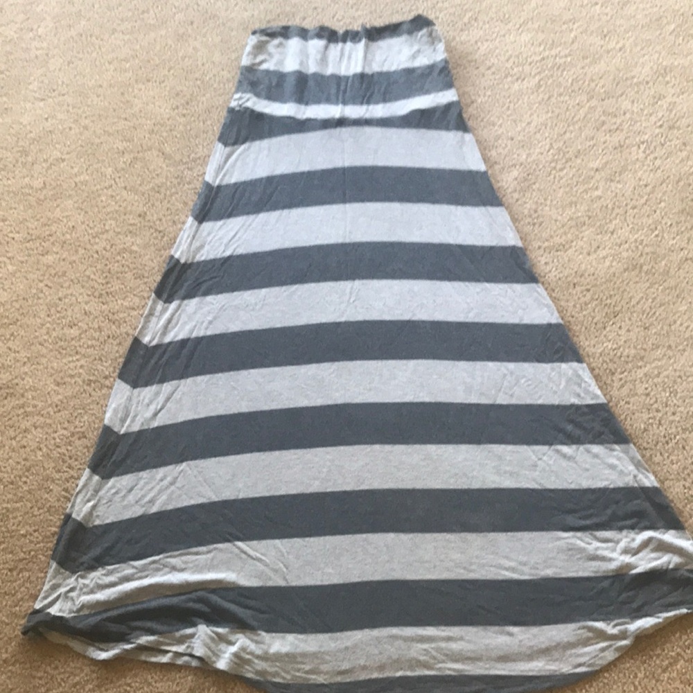 Gap Maxi maternity skirt